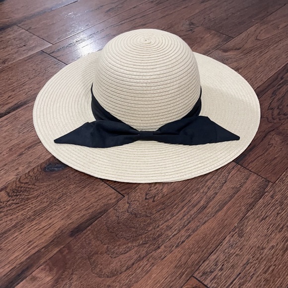 BP Sun Hat ☀️ - Picture 2 of 4
